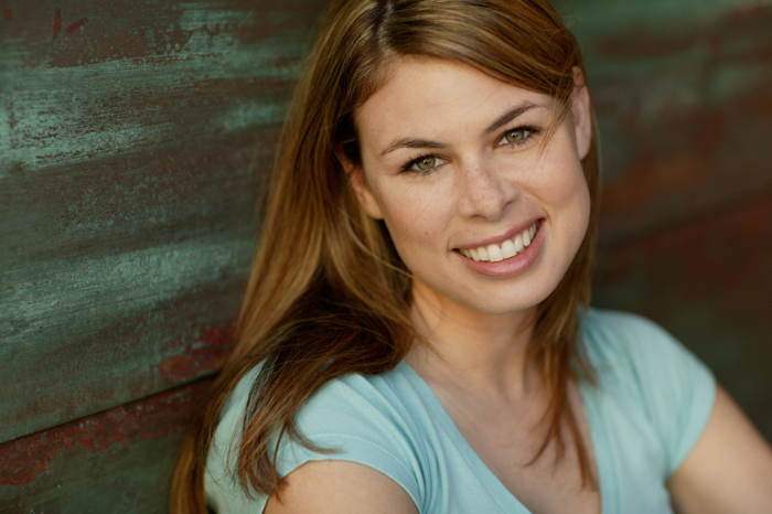 Headshot - Robyn